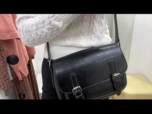 ❤️ Публічна мастурбація молодої сучки FeralBerry фалоімітатором у примірочній ☑ Порно-відео на uk.full-porner-com.ru